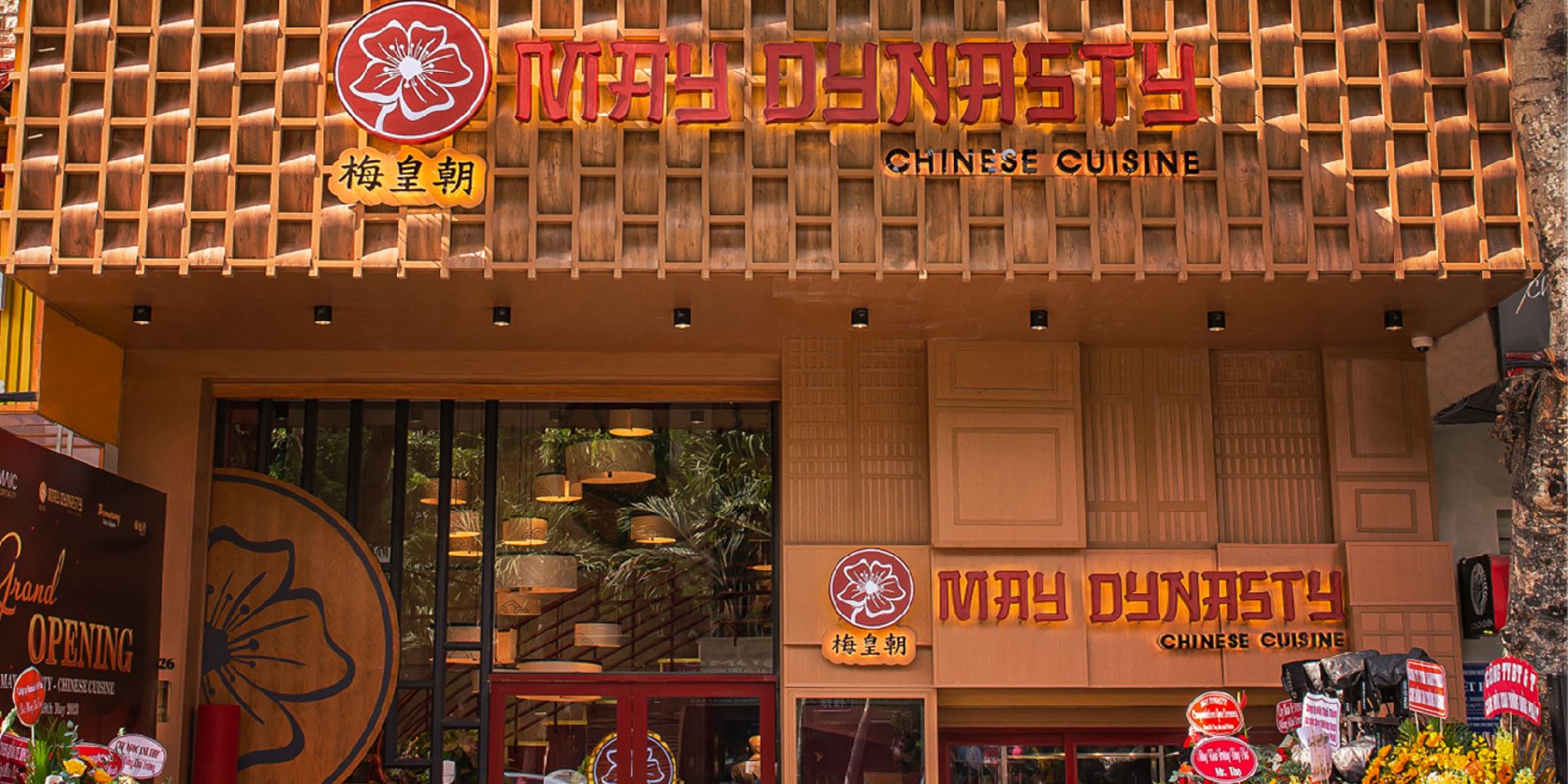 Ý nghĩa của ba tông màu quan trọng: đỏ, vàng và cam trong thiết kế nhà hàng Hoa